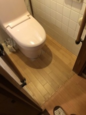 201107-152755_kuborei toire mae2.JPG