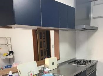 新しく壁を作り壁付けキッチンから対面式になりました