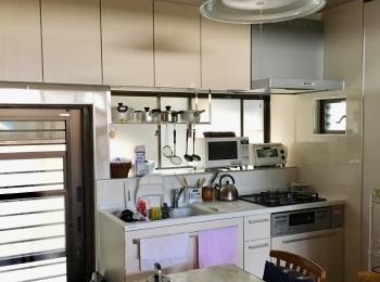 トクラスの人大はシンク、カウンター共に、熱や衝撃に強い厚みと高い性能を備えています。 