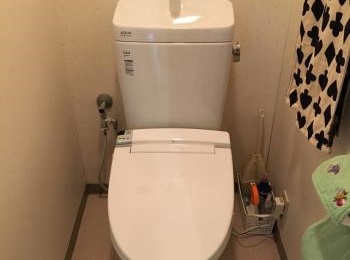 シャープで足元スリムなフォルムは、汚れも拭きやすく、お手入れカンタンです。