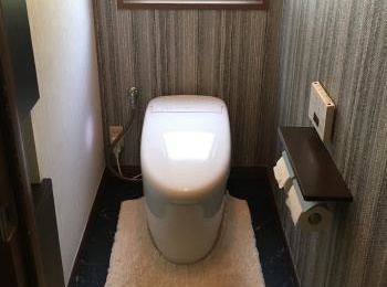 直線的な美しいフォルムで空間と調和するフルカバータイプ