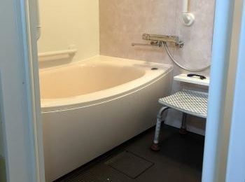 ほっカラリ床・エアインシャワー・魔法びん浴槽でとっても気持ちいい。