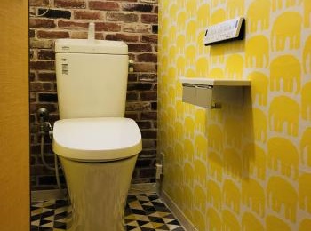 お掃除ラクラクの形状でいつでもキレイ、地球環境に配慮した強力洗浄の超節水トイレ【 アメージュZ便器】