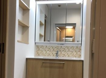 こだわりのパーツを組み合わせて、空間にも自分にもピッタリフィット。 お客様ごとのスタイルが創れる贅沢なシステムドレッサーです。