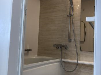 ほっカラリ床は畳のような踏み心地で断熱性も清掃性もばっちりです。