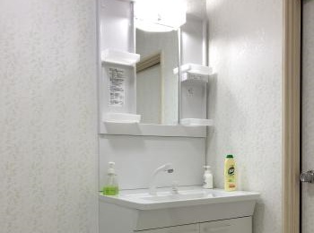 シンプルな機能でお求めやすい洗面化粧台のVシリーズです。