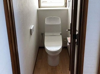 一体型でスッキリとしたトイレ空間になりました。