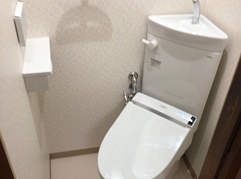 狭いトイレにも設置できるＴＯＴＯのトイレです。
