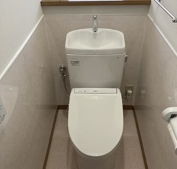 清潔でお手入れラクラク、高い節水性の快適トイレ。