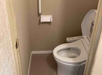 手すりを設置し安心なトイレ空間になりました。