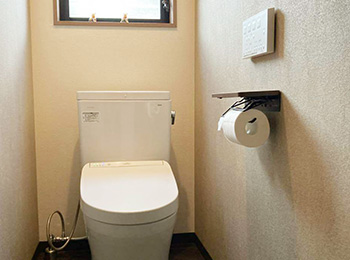 自動開閉、自動洗浄で使用感もばっちりで、ほっと一息つけるトイレ空間になりました